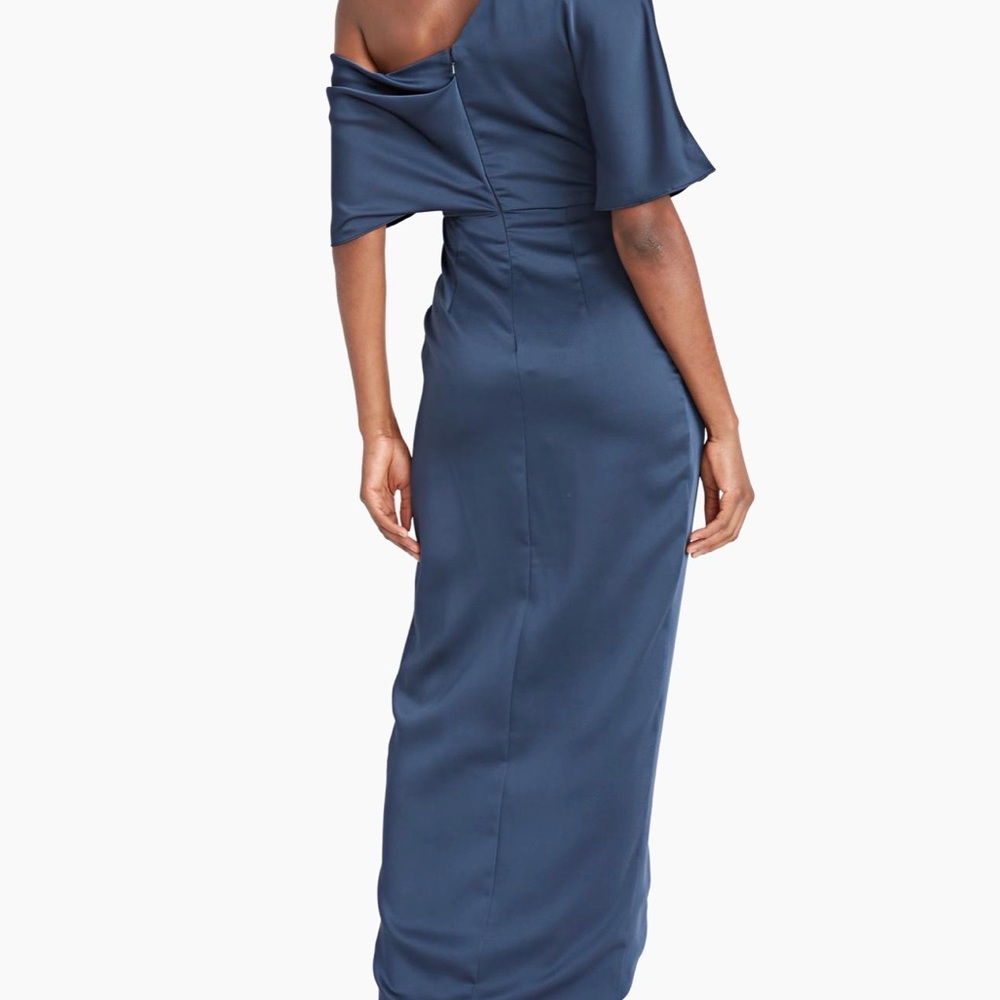 Elegant Rayna One-Shoulder Gown - Picture 4 of 8